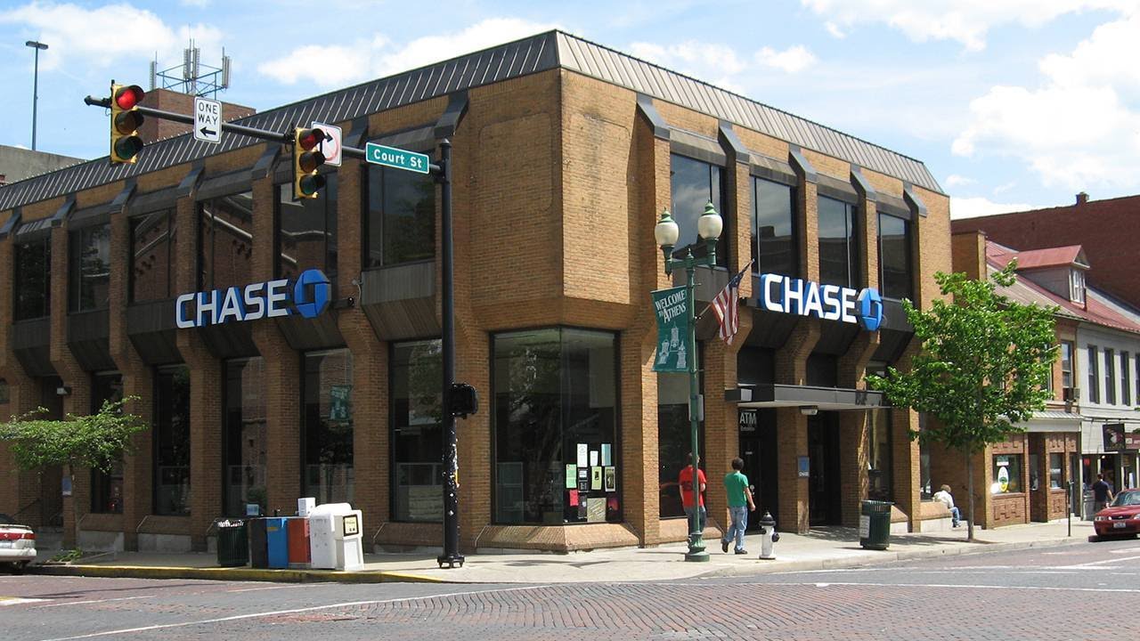 Chase Bank Near Me: How to find Chase Bank & ATMs near me ...